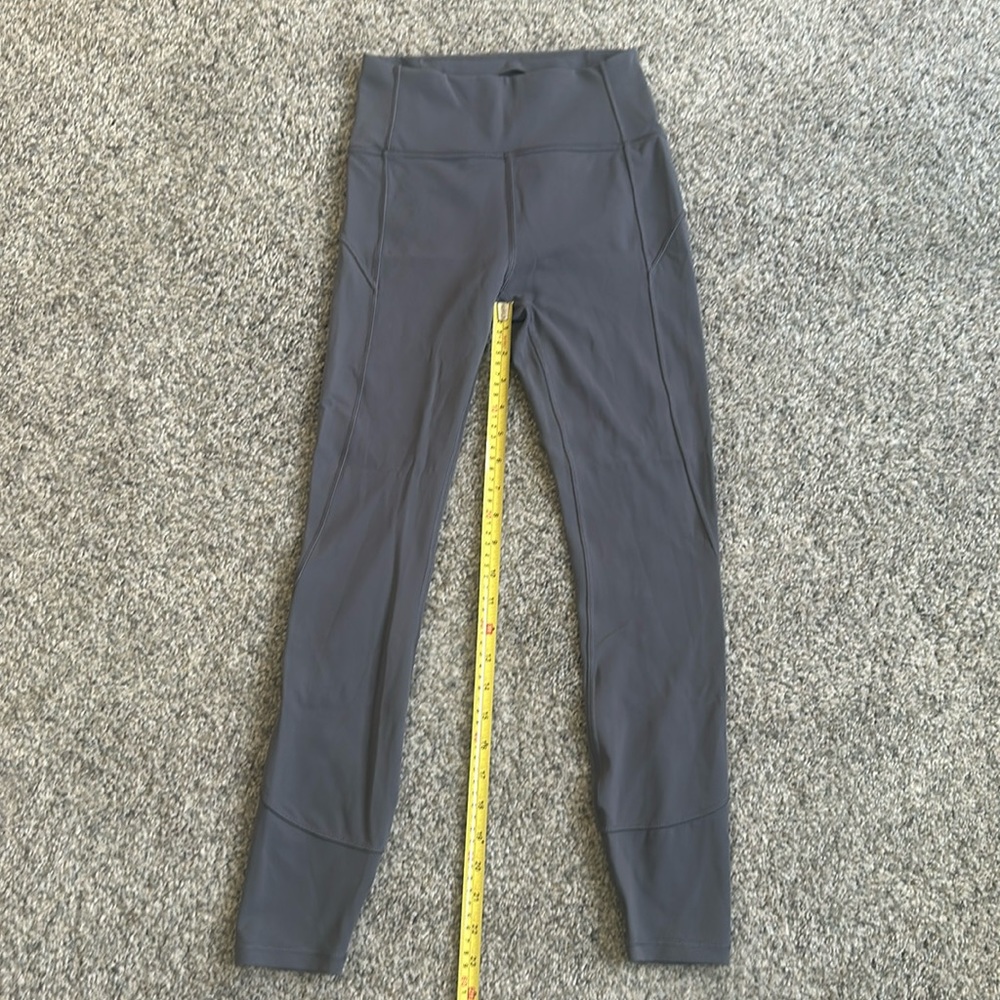 Lululemon gray crops